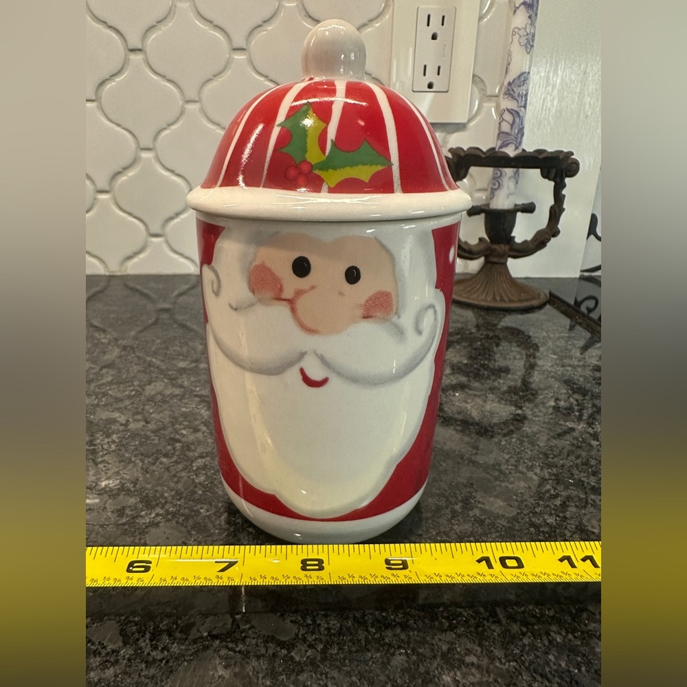 Christmas Santa coffee mug with some lid ceramic - almost 7” tall snowflakes